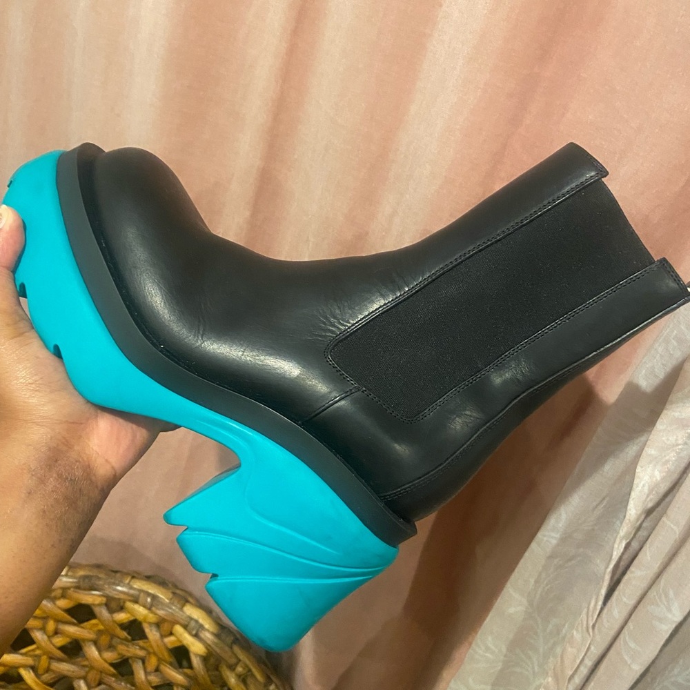 Bottega Veneta
Flash Leather Chelsea Boots